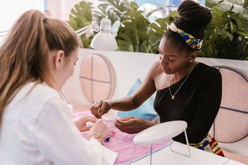 Empowering Conversations : Fostering Supportive Connections Among Women While Getting Nails Done